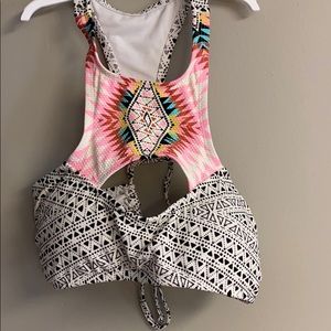 Pattern keyhole Bikini top